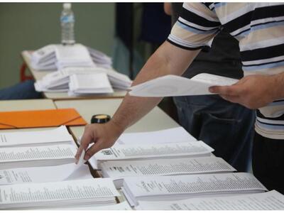 Πάτρα: Σβήνουν - γράφουν στα κατα τόπους...