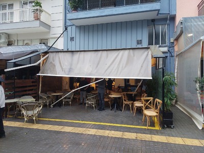 Πάτρα: Ζημιές από ανεμοστρόβιλο - Κλειστ...