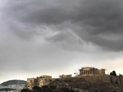 Δείτε την Ακρόπολη να «χάνεται» στα σύννεφα