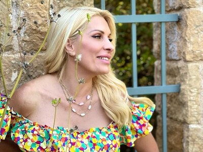 Ελένη Μενεγάκη: Υποδέχθηκε το καλοκαίρι ...