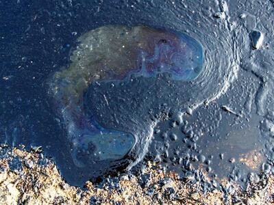 Κομμάτια πετρελαιοκηλίδας παρουσιάστηκαν...