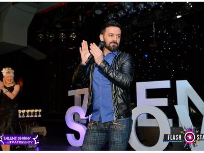 Πάτρα: Ο Σάκης Καντάς τραγούδησε στον τε...