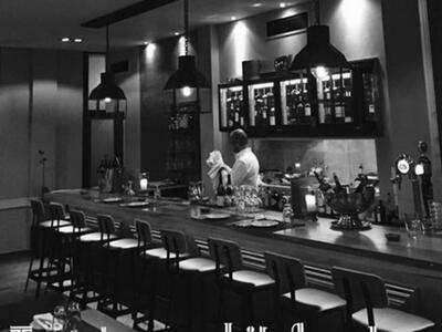 Tomo’s open kitchen bar/restaurant: Η νέ...