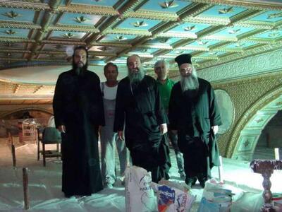 Εργασίες ελαιοχρωματισμού στους εξωτερικ...