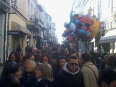 Πάτρα:Έντονα εορταστικοί οι ρυθμοί στην ...