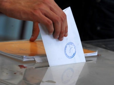 Δημοσκόπηση Interview: Η πρωτιά της Καρυ...