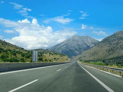 Η μεγαλύτερη ευθεία της Ελλάδας: Πού βρί...