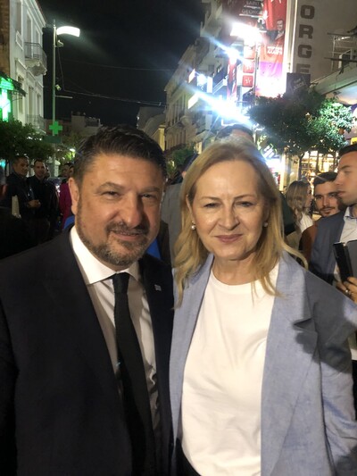 Μαζί με τον άνθρωπο που έδωσε πραγματικό...