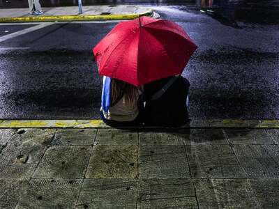 Καιρός: Βροχές και καταιγίδες με θερμοκρ...