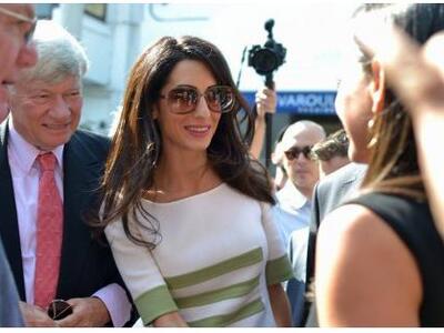 Γεύμα δίπλα στη θάλασσα για την Amal Ala...