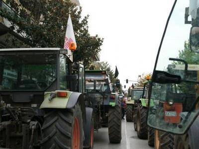Οι αγρότες βγήκαν και πάλι με τα τρακτέρ...