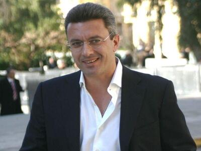 Από ποιον ζητάει δυο εκ. ευρώ ο Χατζηνικολάου