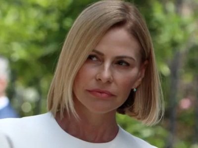 Τζένη Μπαλατσινού: «12 ετών πήγα να μείν...