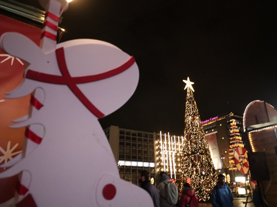 Καιρός: Πώς εξηγούνται τα φετινά θερμά Χ...