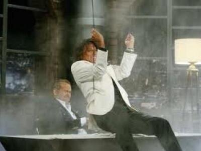 Του έπεσε ο...  Ψινάκης στο κεφάλι! Δείτε το VIDEO