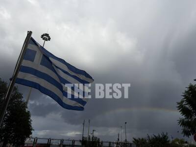 Πάτρα: Η ελληνική σημαία με φόντο το ουρ...