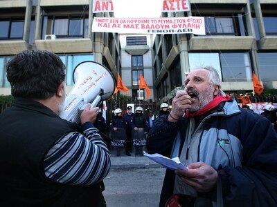 Ξεκινούν απεργίες τα μεσάνυχτα οι εργαζό...
