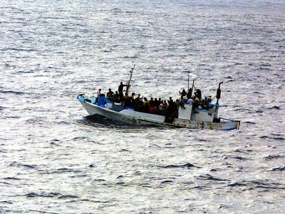 Tραγωδία στη Μεσόγειο: Αγνοούνται τουλάχ...