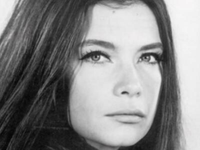 Η εγγονή της Τζένης Καρέζη για πρώτη φορ...