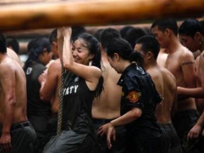 Γυναίκες σωματοφύλακες, η νέα μόδα για τ...