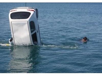 Βρέθηκε βυθισμένο ΙΧ αυτοκίνητο με ανθρώ...