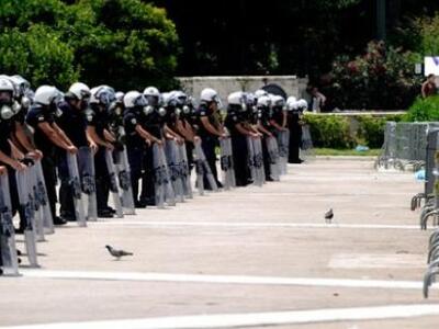 NY Times: Οι Έλληνες τραπεζίτες θησαυρίζουν…