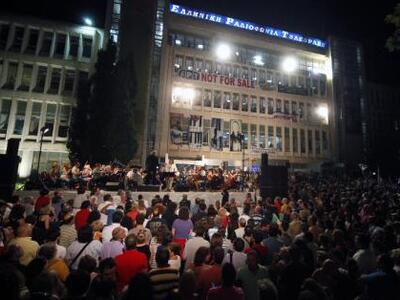 Χιλιάδες για το «Αξιον Εστί» στο ραδιομέ...