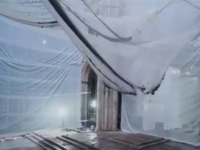 Παναγία των Παρισιών: Με κορμούς βελανιδ...