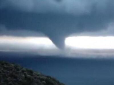 Μεγάλος υδροστρόβιλος σχηματίστηκε στα Μ...