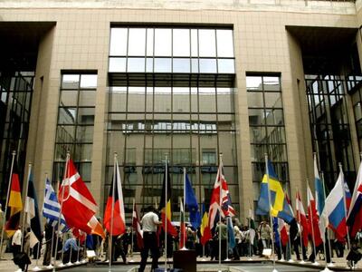 Αξονας Αθήνας - Βρυξελλών και «πόλεμος» ...