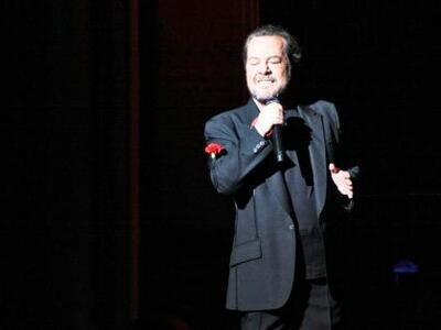 Ένοπλοι λήστεψαν τον Γιάννη Πάριο έξω απ...