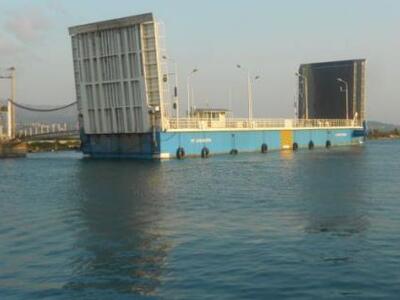 Ιστιοφόρο προσάραξε στην βόρεια είσοδο τ...