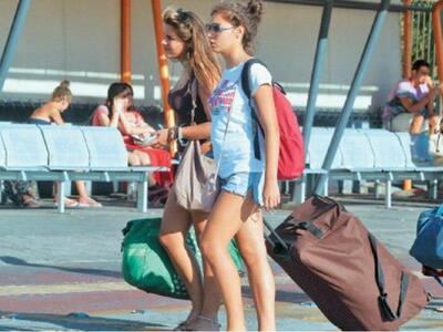 Η πολιτική αστάθεια καταβαραθρώνει τον τουρισμό