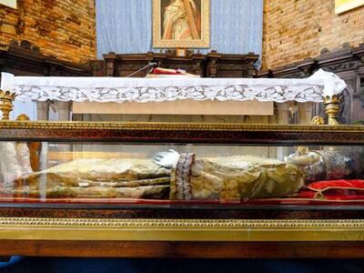 Για πρώτη φορά το λείψανο της Αγίας Ελέν...