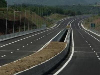Σύγχρονος αυτοκινητόδρομος από και προς ...