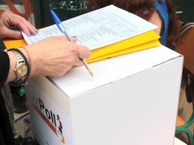 Παρέμβαση Μιχελάκη για τα exit polls, λό...