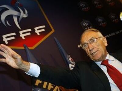 Παραιτήθηκε ο πρόεδρος της γαλλικής ποδο...