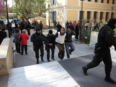 Στον ανακριτή σε λίγο οι 3 από τους 6 συλληφθέντες