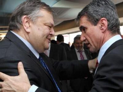 H ανακοίνωση Βενιζέλου για τη διαγραφή τ...