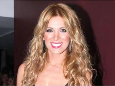 Η ξανθιά παρουσιάστρια ζήτησε μπριζόλα γ...