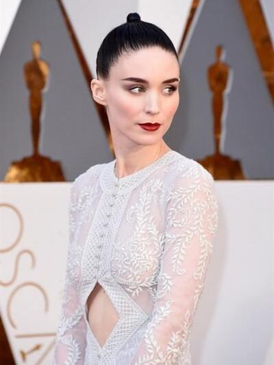 ΡΟΥΝΕΙ ΜΑΡΑ