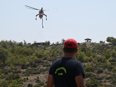 Φωτιά στη Ρόδο: Μάχη με τις αναζωπυρώσει...