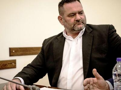 «Πόρτα» σε Λαγό για 15 ημέρες από τη Βουλή