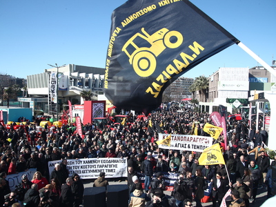 Χιλιάδες αγρότες στο συλλαλητήριο στη ΔΕ...