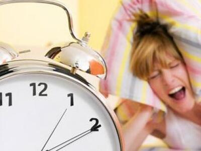 8 πράγματα που μας ξυπνάνε το πρωί, εκτό...