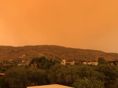 Καιρός: Άλλαξε χρώμα ο ουρανός στα Χανιά...