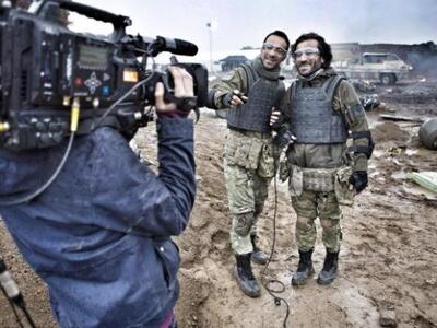 Οι δύο ατρόμητοι παρουσιαστές της εκπομπ...