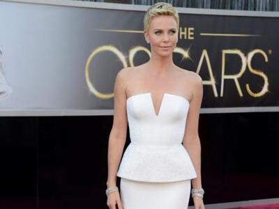 H Σαρλίζ Θερόν θεωρήθηκε η πιο κομψή παρ...