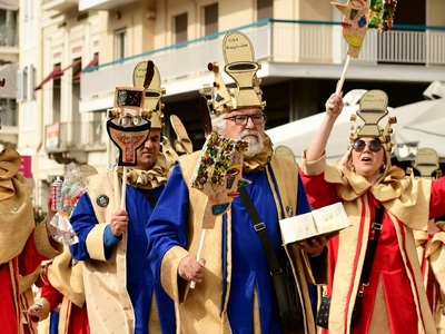 40 ΝΤΕ ΚΑΜΠΙΝΕΣ 2ο Σατιρικής Αμφίεσης , ...
