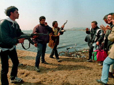 Η απανθρωπιά σε μια φωτογραφία. Αλβανοί ...